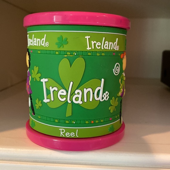 NWOT Adorable Discontinued Irish Dance Mug with Jig, Reel & Hornpipe Dancers - Picture 2 of 6